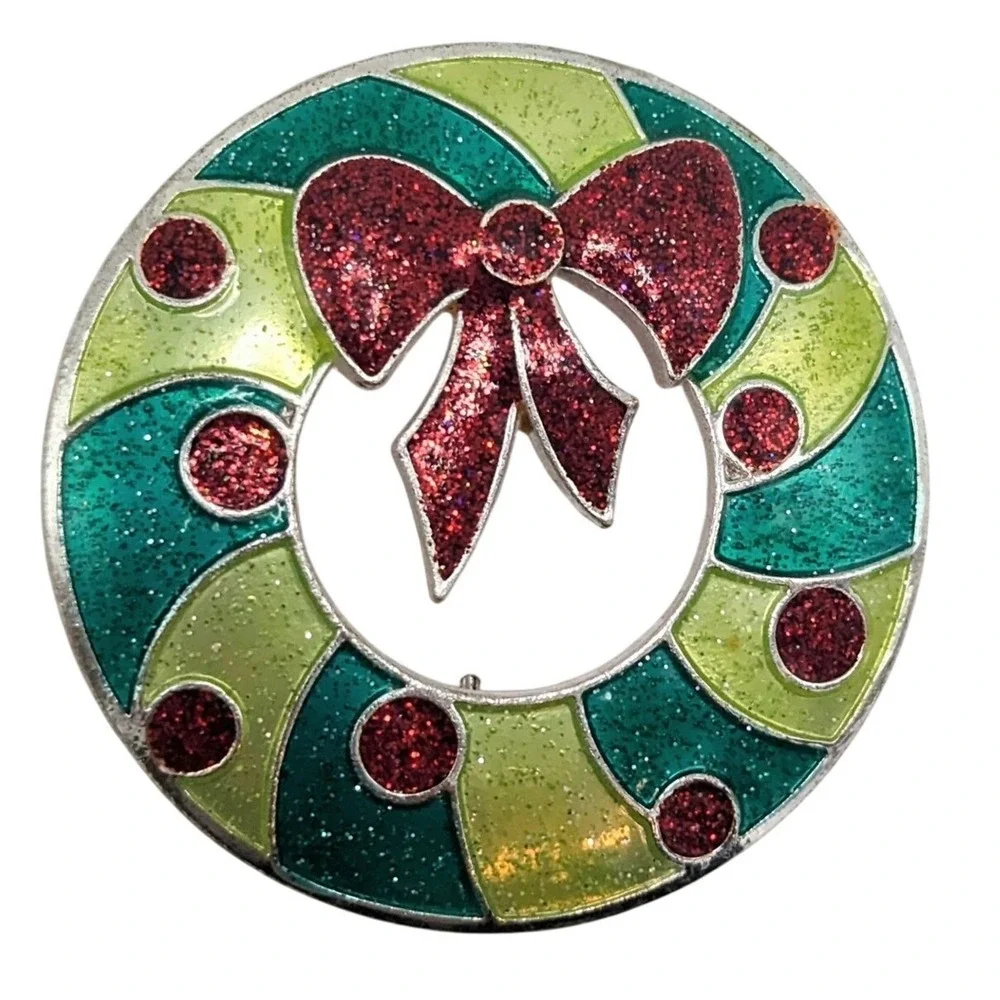 Vintage Green And Red Christmas Wreath Enamel Brooch Pin